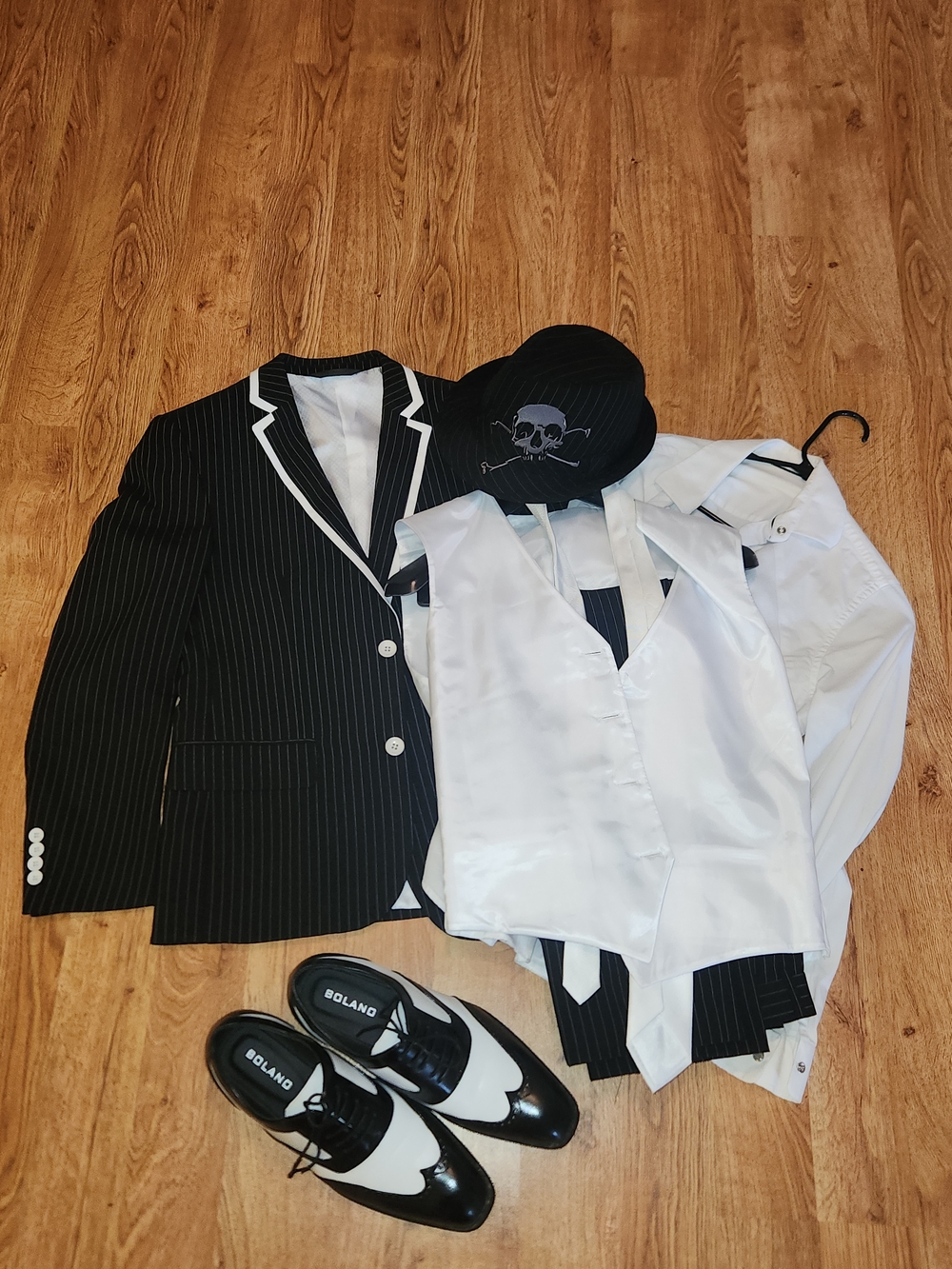 Men's American Gangster Black Pinstripe Blazer Suit, White Vest, Hat, Tie, Shoes